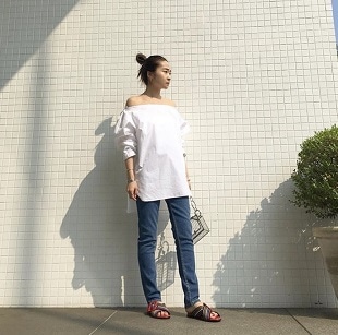 Off sholder Blouse×Denim Pants