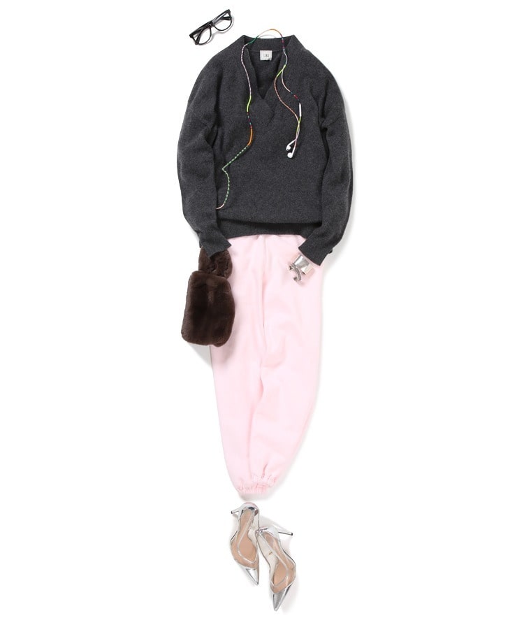 LIAH/カシミヤVニット×後染め裏毛スウェットパンツ