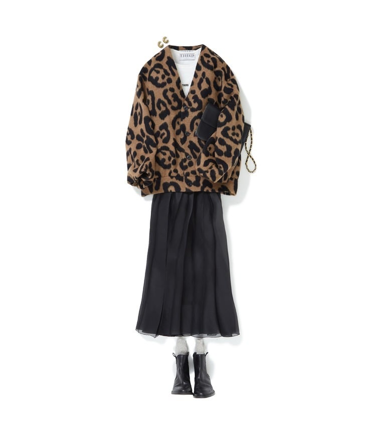 ロゴロングスリーブTシャツ×オーガンジープリーツスカート×【阪急うめだ先行】レオパードショート×ラメイージーソックス