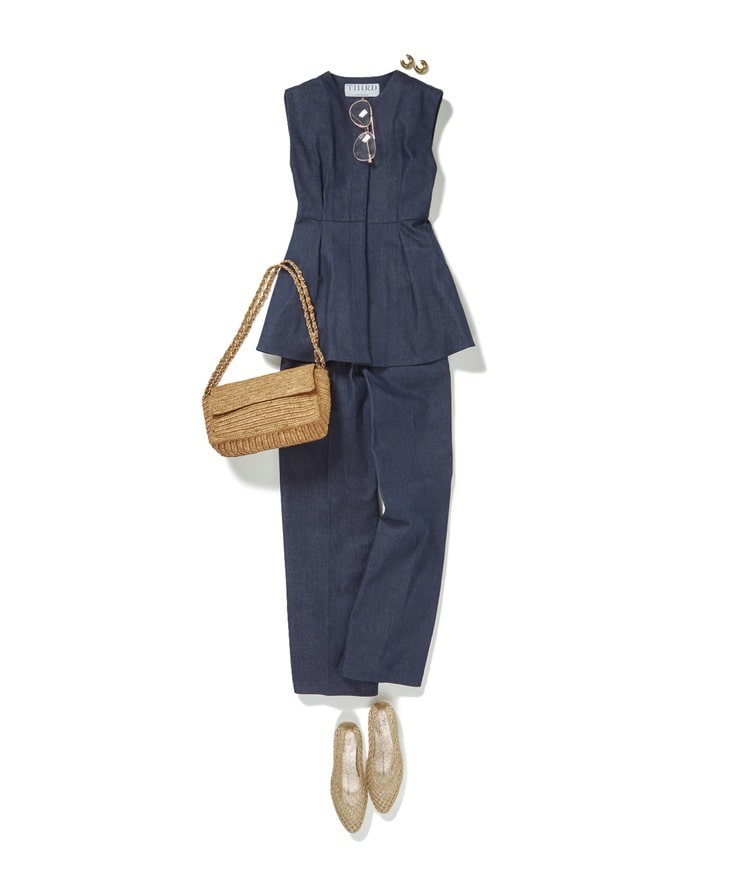 デニムライクペプラムブラウス×デニムライクドロストパンツ×TONGASOA ARTISANAL/ラフィアチェーンバッグ