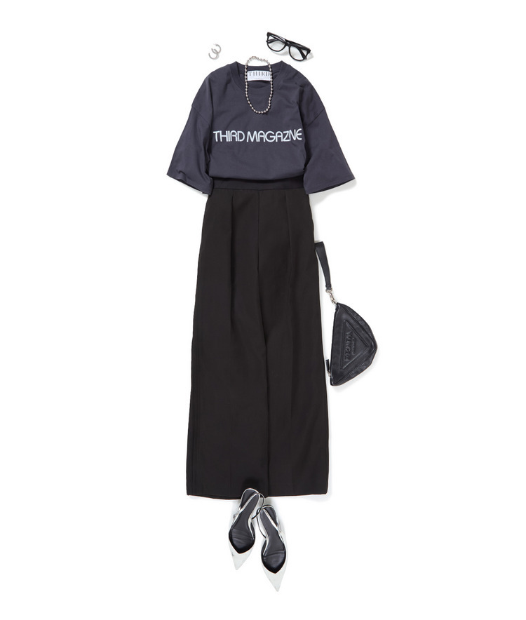 ボクシーロゴTシャツ×サイドタックパンツ