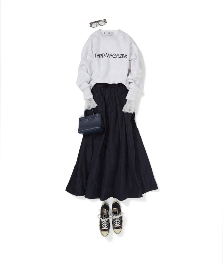ロゴプリントボクシースウェット×レース袖カットソー×タフタスカート