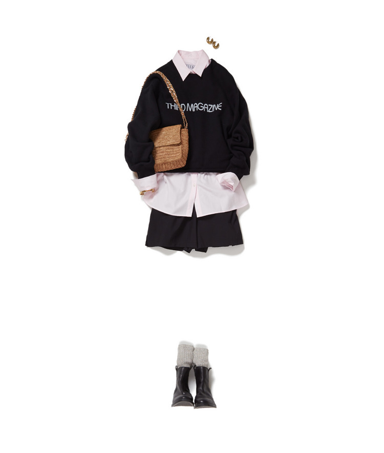 ロゴプリントボクシースウェット&times;オーバーサイズシャツ&times;撥水ラッシュガードショートパンツ&times;ラメイージーソックス&times;ラフィアチェーンバッグ